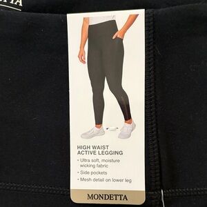 Women’s small Mondetta Black High-Rise Leggings with Pockets